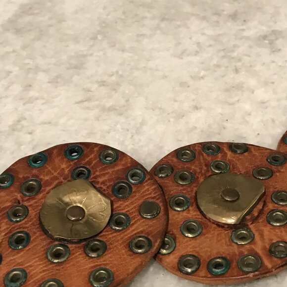 VINTAGE Leather Brass Concho Belt Womens Brown Boho Hippie Grommet Eyelet 70s - Picture 10 of 13